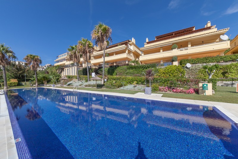 Luxury Marbella apartment, sea views and easy access to the town and beaches.